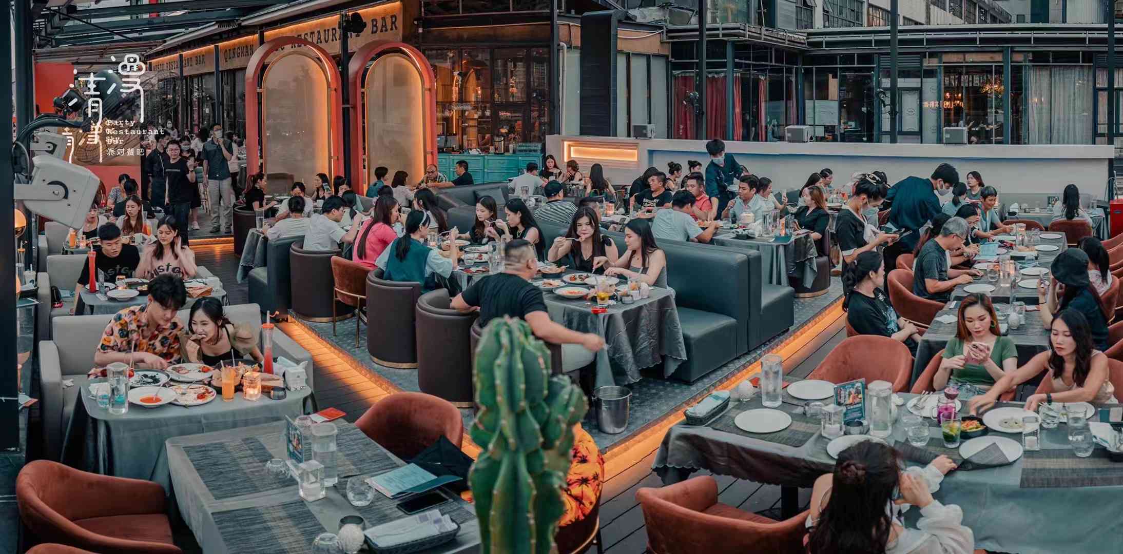 從化1200㎡美式簡約風格餐飲店鋪裝修，廣州壹零柒無需花費供應(yīng)效果圖與討論方案